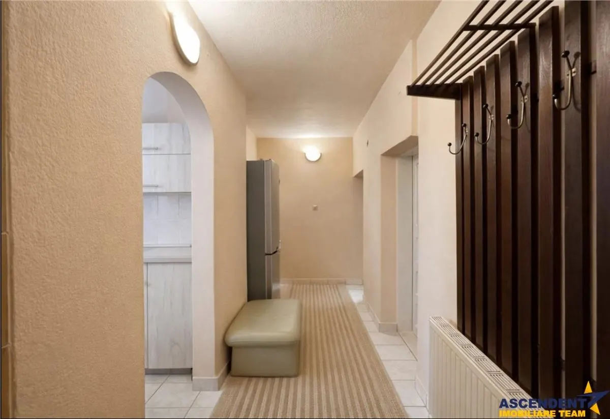Casa potential:activitati comerciale, birouri, locuire multifamiliala,677 mp teren - foto 16
