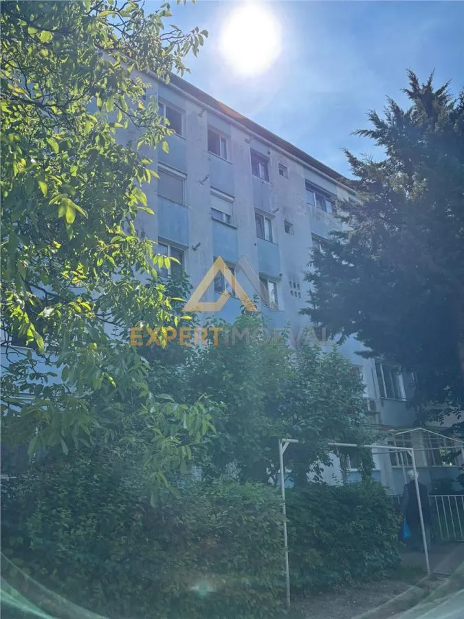 Apartament 2 camere semidecomandat  Cuza Voda pret corect - foto 11