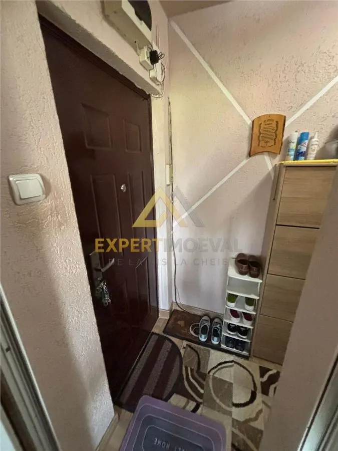 Apartament 2 camere semidecomandat  Cuza Voda pret corect - foto 7