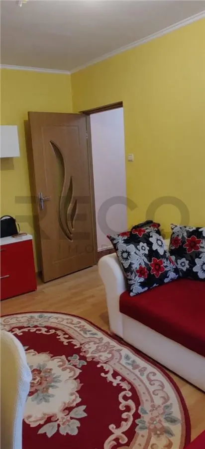 RECO . Apartament cu 2 camere in Nufarul etajul 1/4. - foto 2