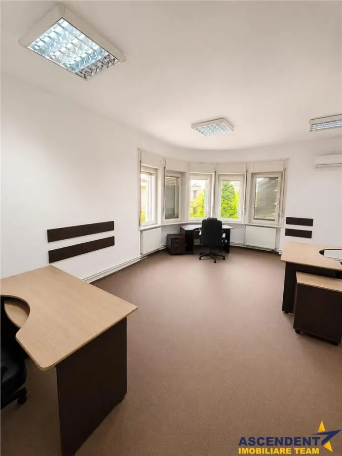 Spatiu pretabil:birouri/ cabinete/ servicii, acces stradal,curte proprie,Central,Targu Mures. - foto 1