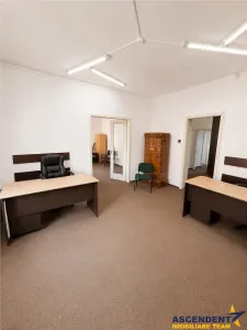 Spatiu pretabil:birouri/ cabinete/ servicii, acces stradal,curte proprie,Central,Targu Mures. - foto 3