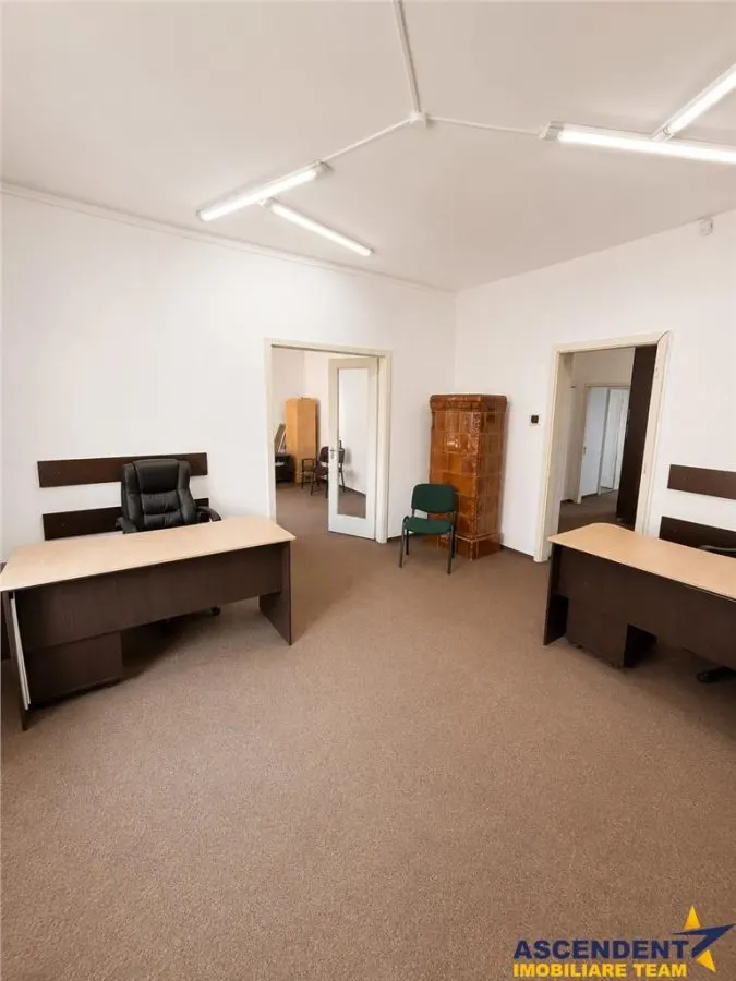 Spatiu pretabil:birouri/ cabinete/ servicii, acces stradal,curte proprie,Central,Targu Mures. - foto 3