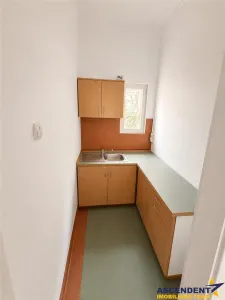 Spatiu pretabil:birouri/ cabinete/ servicii, acces stradal,curte proprie,Central,Targu Mures. - foto 5