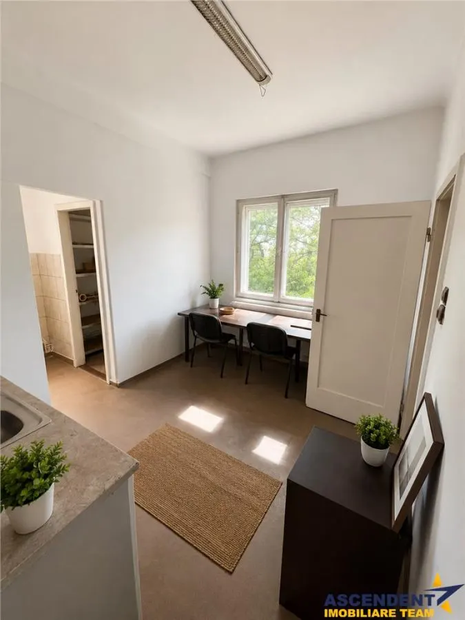 Spatiu pretabil:birouri/ cabinete/ servicii, acces stradal,curte proprie,Central,Targu Mures. - foto 9