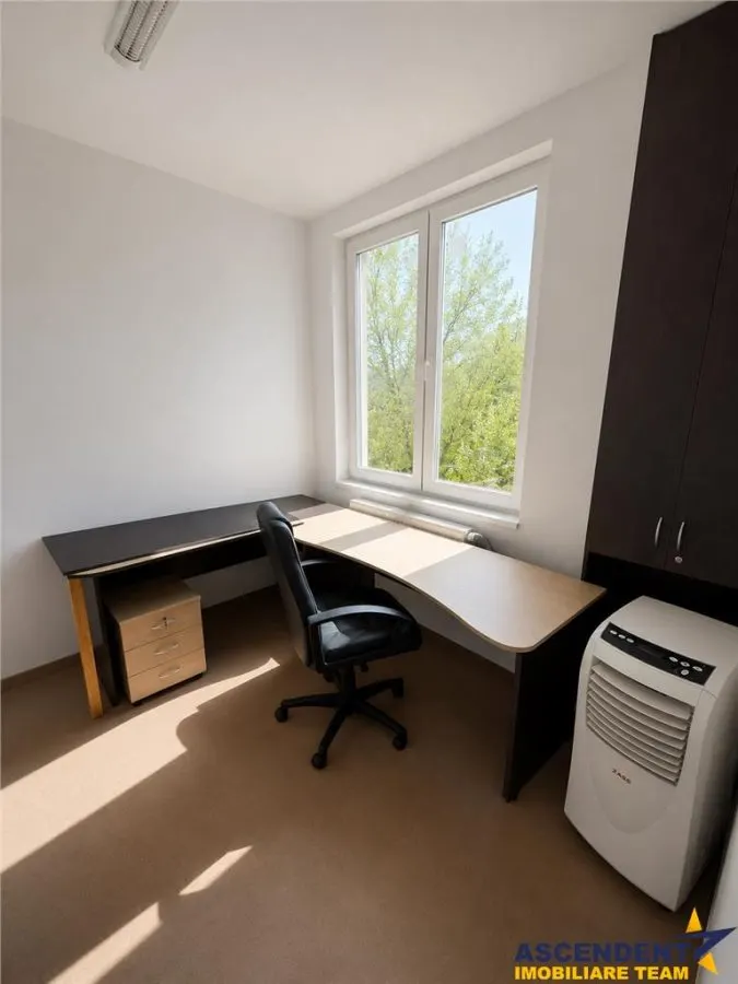 Spatiu pretabil:birouri/ cabinete/ servicii, acces stradal,curte proprie,Central,Targu Mures. - foto 10