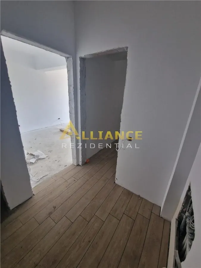 Young Residence 2 cam 60 mp la 10 min metrou - foto 4