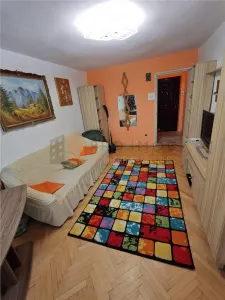 Apartament 3 camere cf 3 semidecomandat zona Micro 14 - Buzau