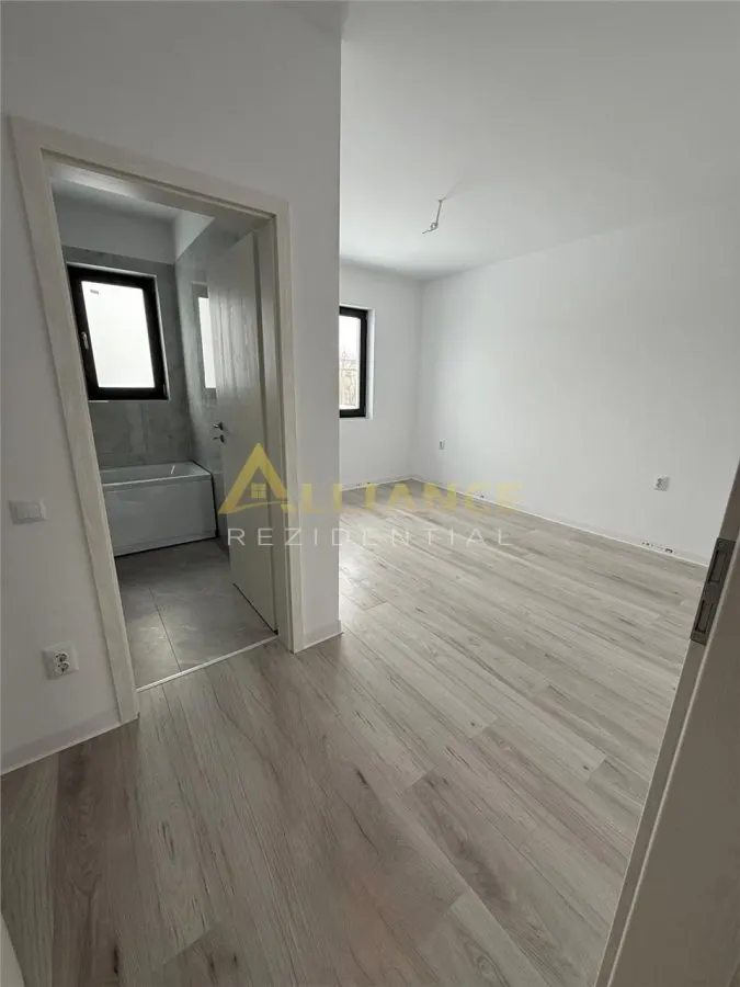 Casa de vânzare - 4 camere Comuna Berceni - confort, spatiu si intimitate - foto 6