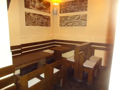 Casă cu spațiu comercial + locuință, ideală pentru HoReCa in  Zona Pache Protopopescu - foto 2