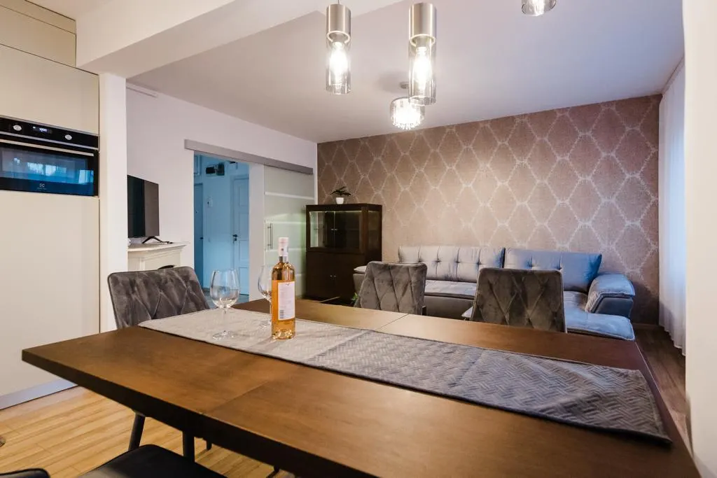 Ultracentral  Apartment  Panorama  Terasă, Șemineu Electric  Design Modern - foto 3