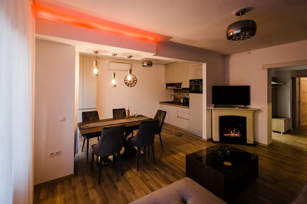 Ultracentral  Apartment  Panorama  Terasă, Șemineu Electric  Design Modern - foto 6