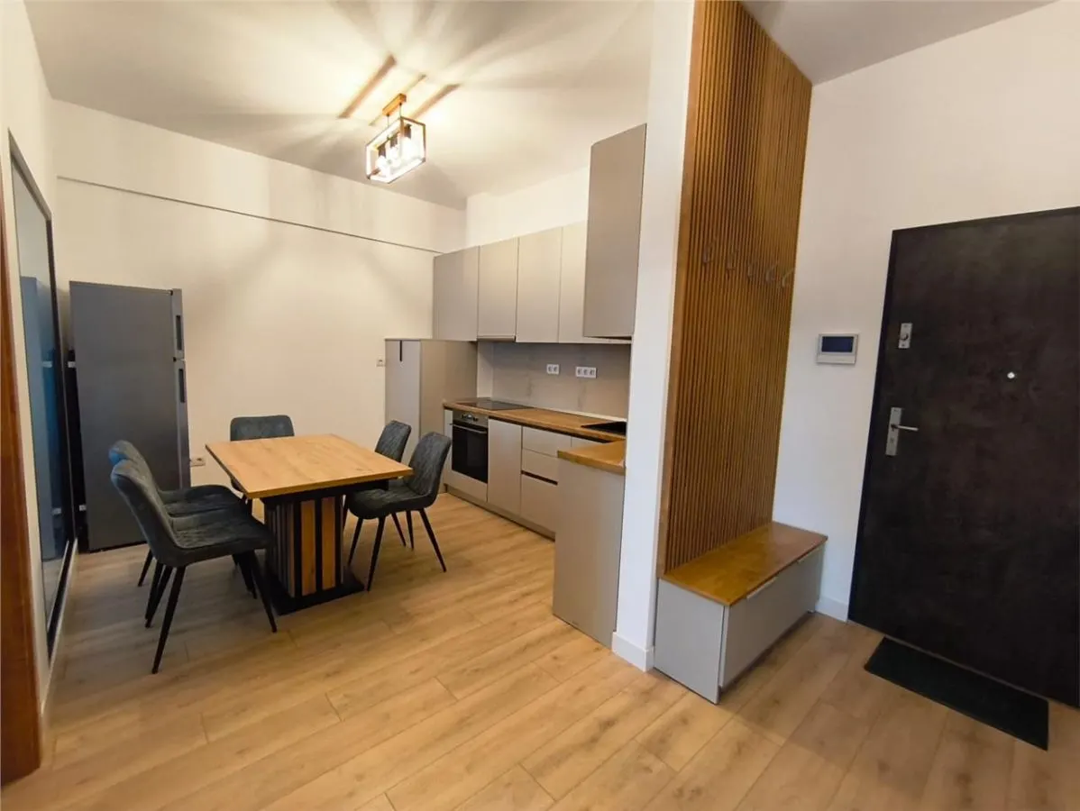 Apartament Ultra Central Bloc Nou Etaj Intermediar Loc de Parcare Subteran - foto 1
