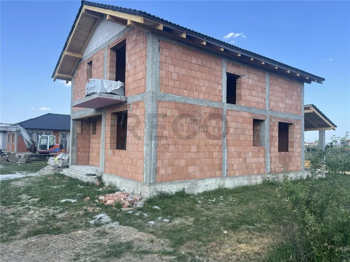 RECO, Casa la rosu, cu toate utilitatile, Zona Cihei, Bihor - foto 1