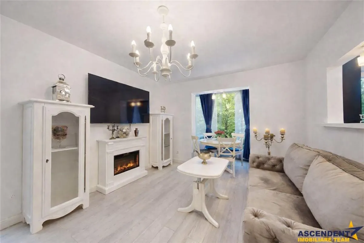 Eleganta si simplitate - Centrul Civic, renovat, etaj 2, design cu detalii unice - foto 1