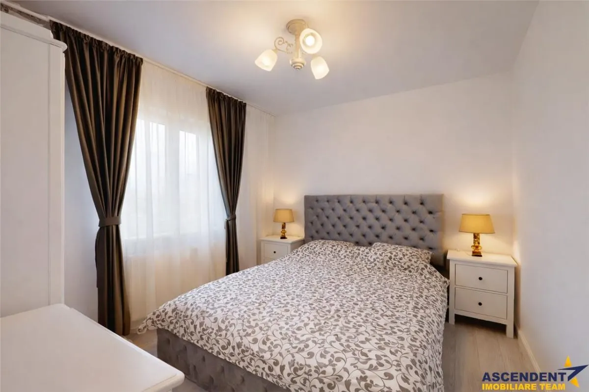 Eleganta si simplitate - Centrul Civic, renovat, etaj 2, design cu detalii unice - foto 3