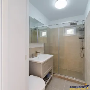 Eleganta si simplitate - Centrul Civic, renovat, etaj 2, design cu detalii unice - foto 7