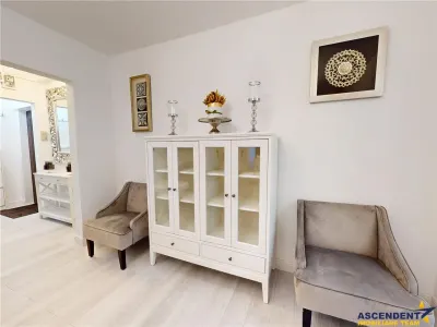 Eleganta si simplitate - Centrul Civic, renovat, etaj 2, design cu detalii unice - foto 9