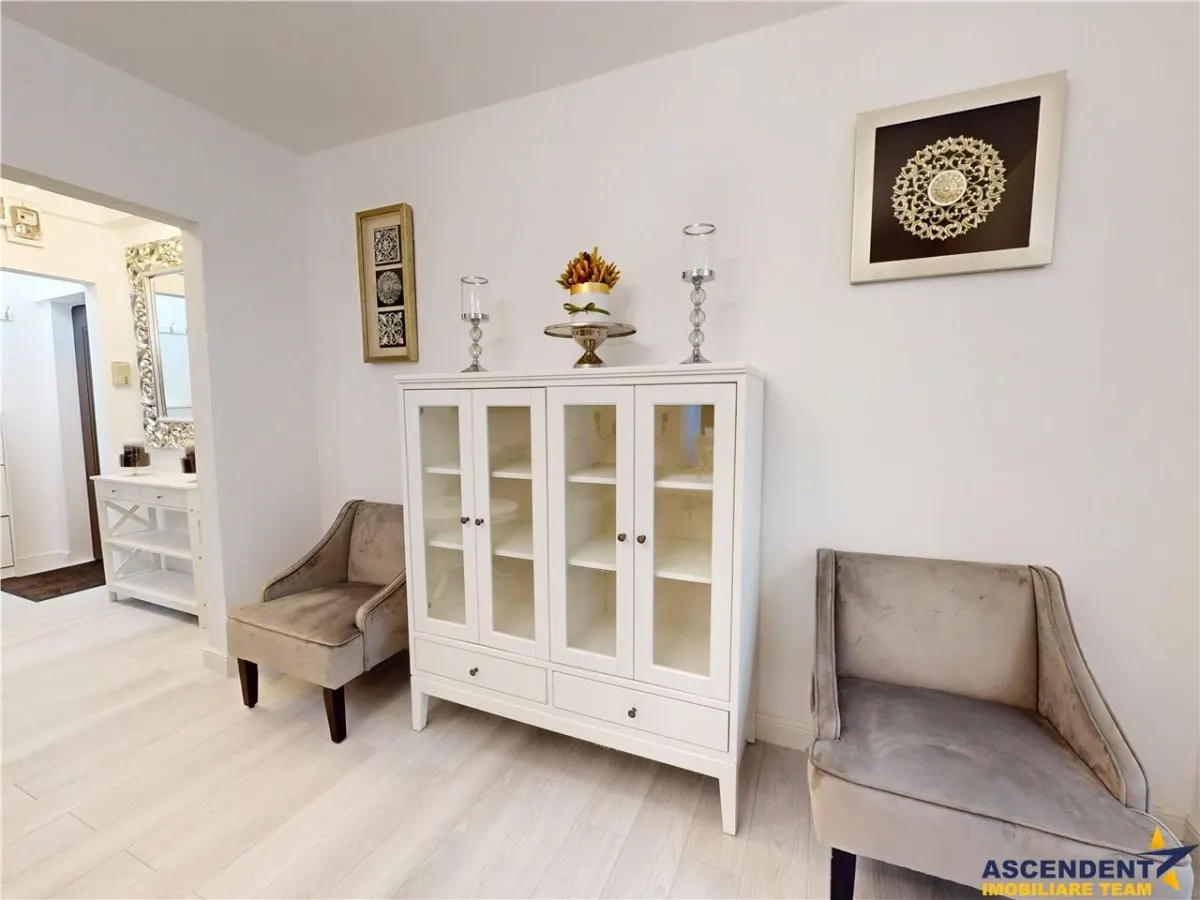 Eleganta si simplitate - Centrul Civic, renovat, etaj 2, design cu detalii unice - foto 9