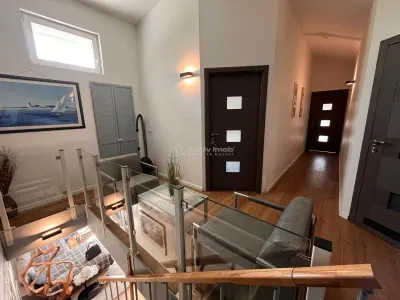 Lugoj,  Vila de Vis Cu Piscina, 440 Mp. Construiti, 820 Mp. Teren - foto 18
