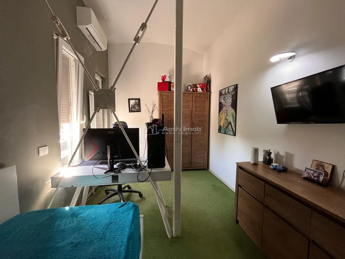 Lugoj,  Vila de Vis Cu Piscina, 440 Mp. Construiti, 820 Mp. Teren - foto 20