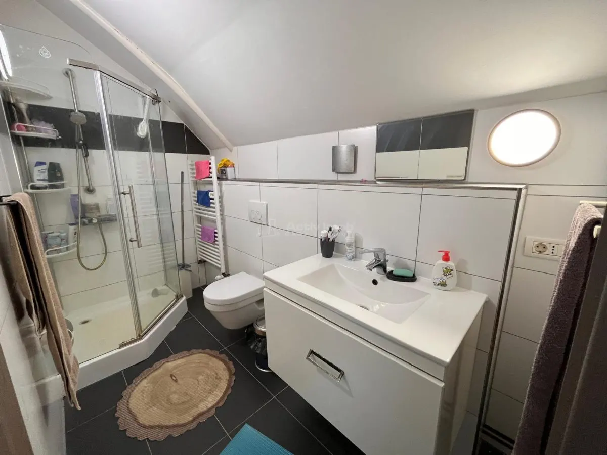 Lugoj,  Vila de Vis Cu Piscina, 440 Mp. Construiti, 820 Mp. Teren - foto 22