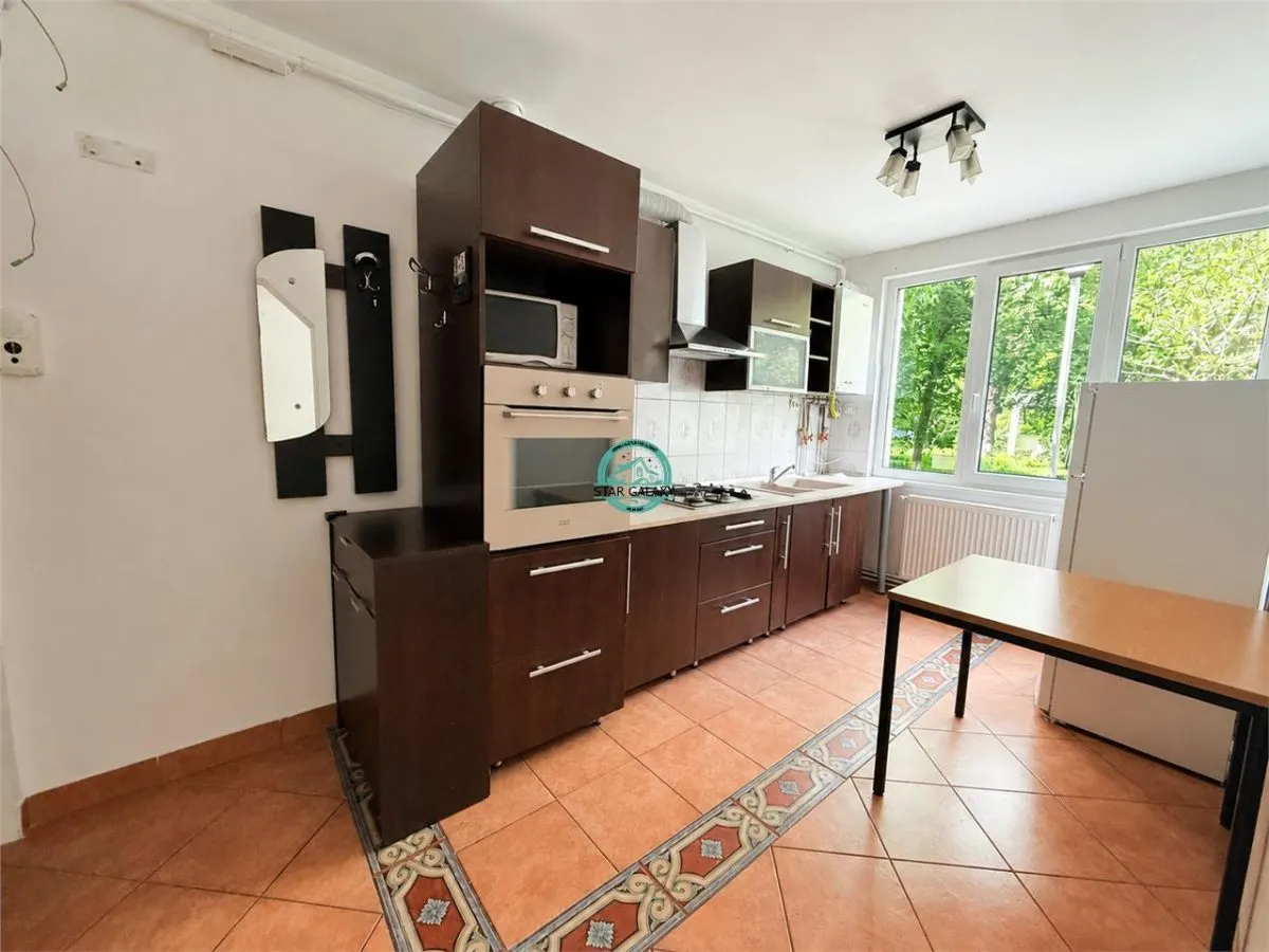 Vand apartament cu 2 camere in Cornisa, la doar 7 minute de UMF. - foto 1