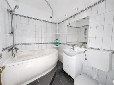 Vand apartament cu 2 camere in Cornisa, la doar 7 minute de UMF. - foto 7