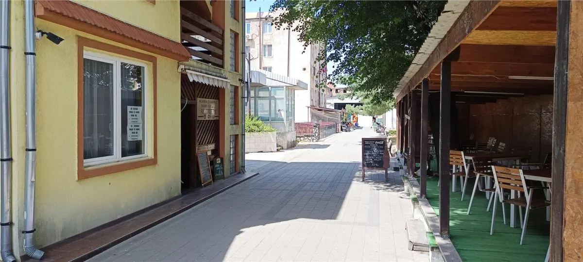 PENSIUNE in zona ultracentrala din Moldova Nouă - foto 3