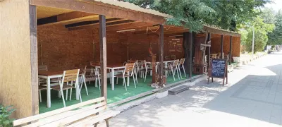 PENSIUNE in zona ultracentrala din Moldova Nouă - foto 5