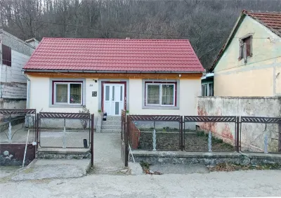 MOLDOVA NOUA, Casa 3 camere, Suprafata totala teren: 274 mp - foto 17