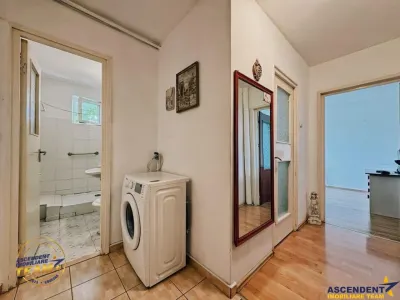 FILM! Apartament 2 camere decomandat, zona apreciabila, cartier Florilor Brasov - foto 3