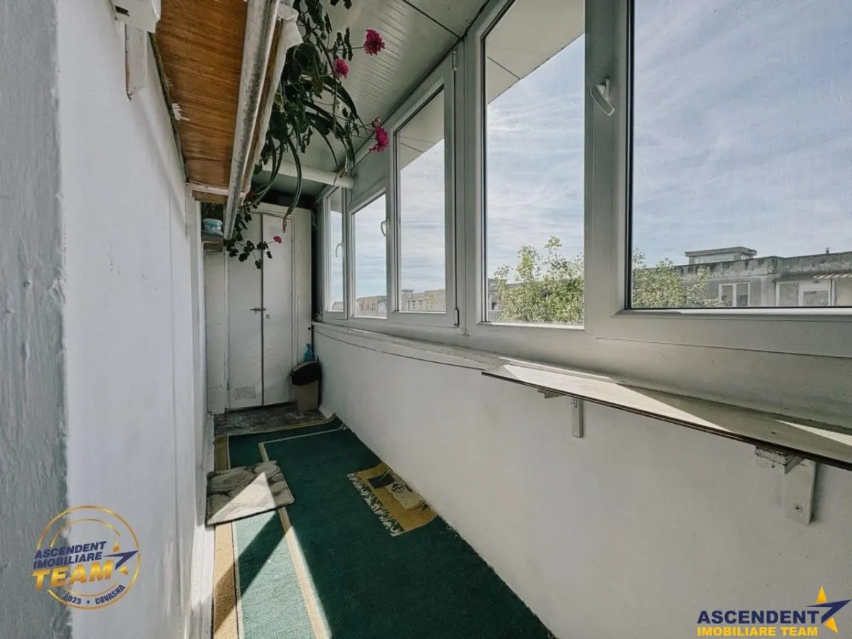 FILM! Apartament 2 camere decomandat, zona apreciabila, cartier Florilor Brasov - foto 4