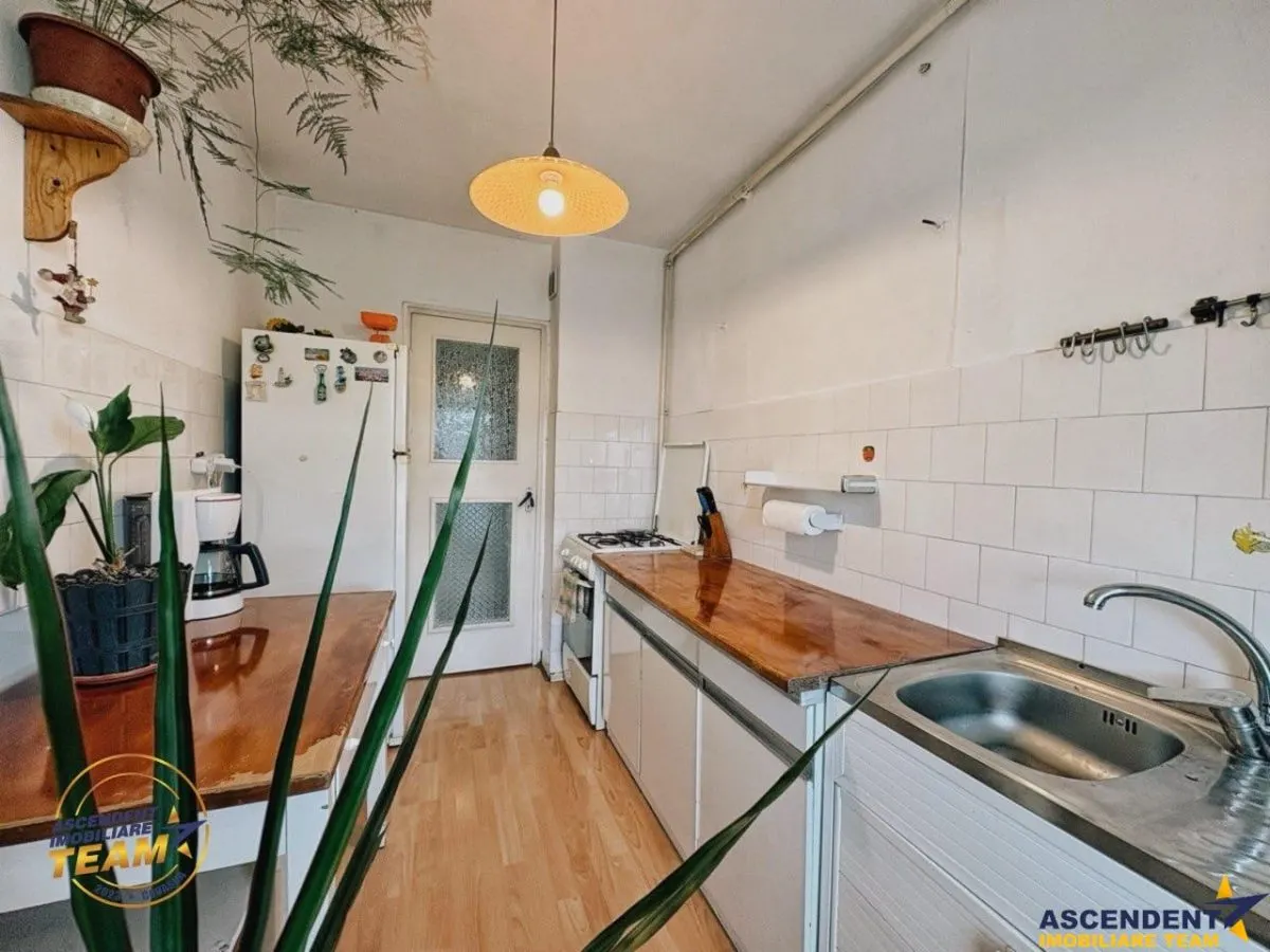 FILM! Apartament 2 camere decomandat, zona apreciabila, cartier Florilor Brasov - foto 6