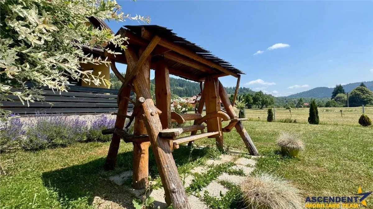 Refugiu pretios:jacuzzi, lemn masiv,2.000 mp teren,4 dormitoare, cuptor, investitie turistica - foto 16