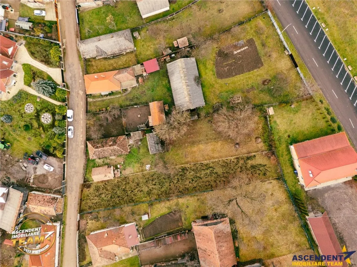 Teren roditor de peste 1.000mp cu casa traditionala, Sanzieni, Covasna - foto 5