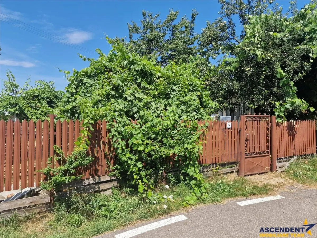 Casa traditionala, cu 2.000mp teren roditor, Izvoarele, Prahova - foto 1