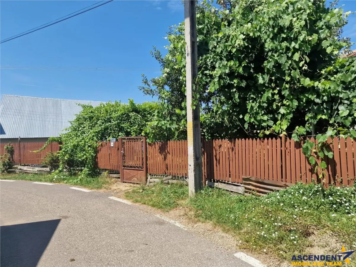 Casa traditionala, cu 2.000mp teren roditor, Izvoarele, Prahova - foto 12