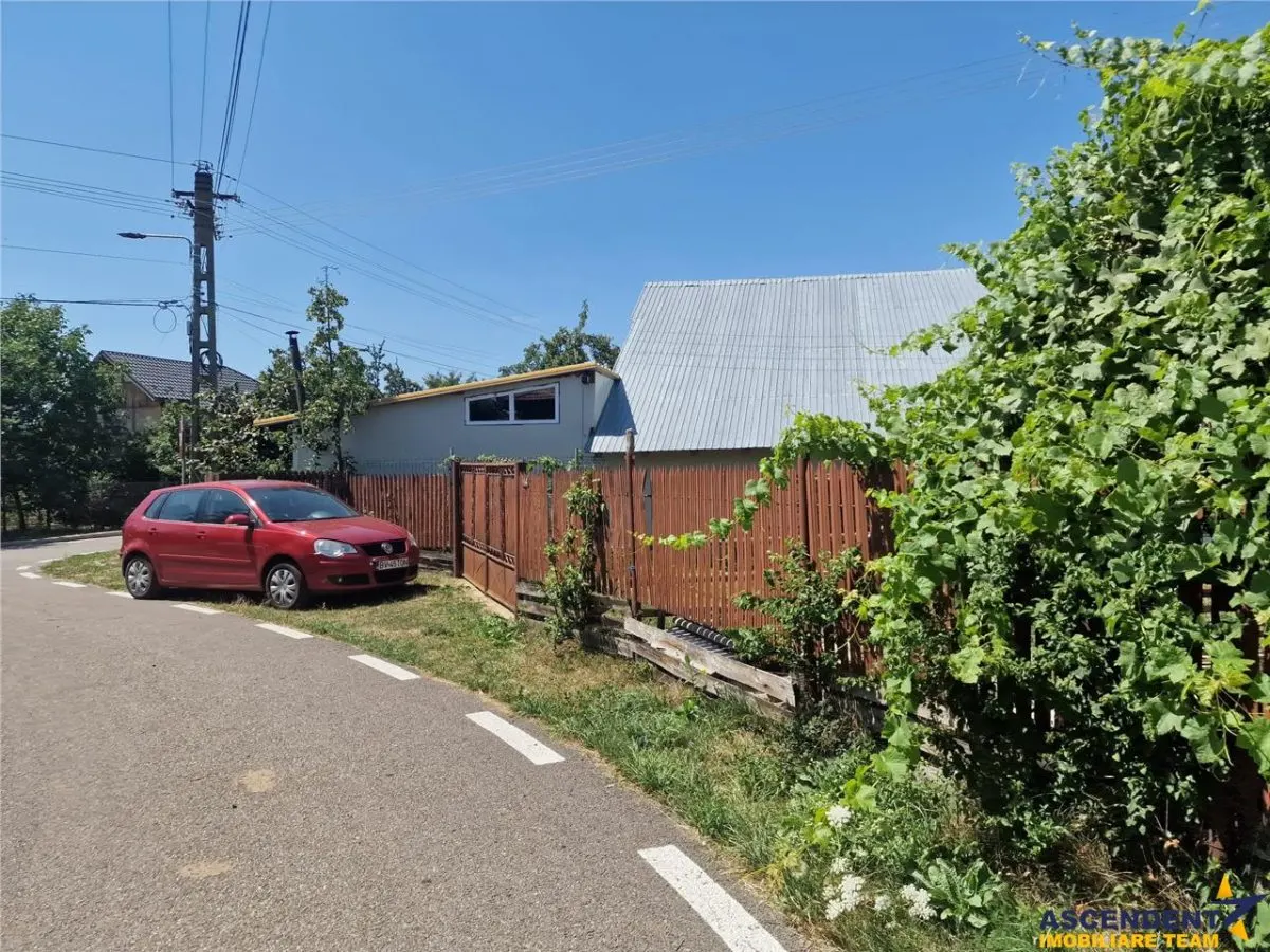 Casa traditionala, cu 2.000mp teren roditor, Izvoarele, Prahova - foto 3