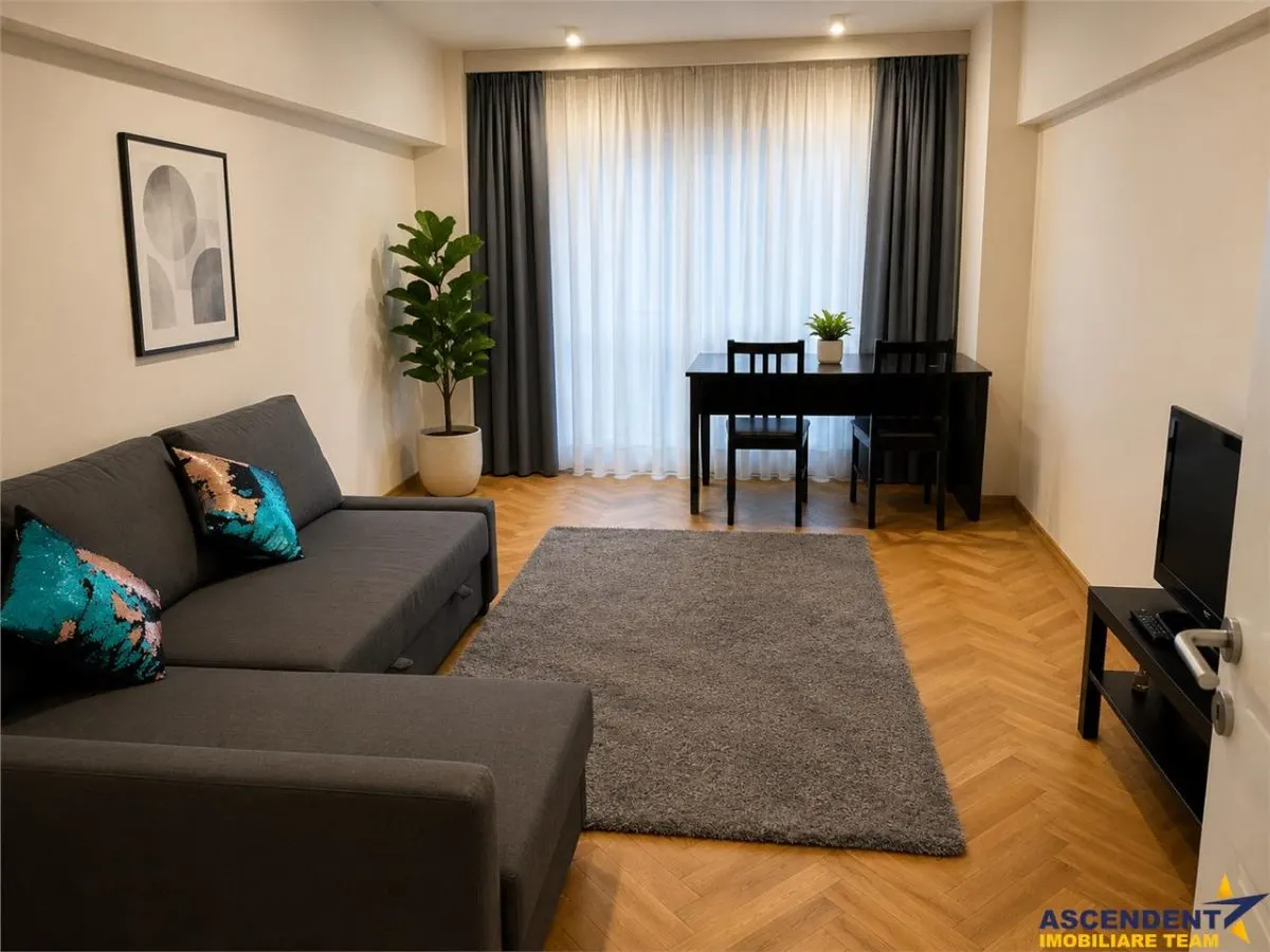 Apartament 3 camere, decomandat, renovat, pietonal, Racadau - foto 1