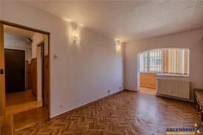 Decomandat, 2 camere, insorit, balcon, loc parcare, 2 boxe, Astra, Brasov. - Brasov
