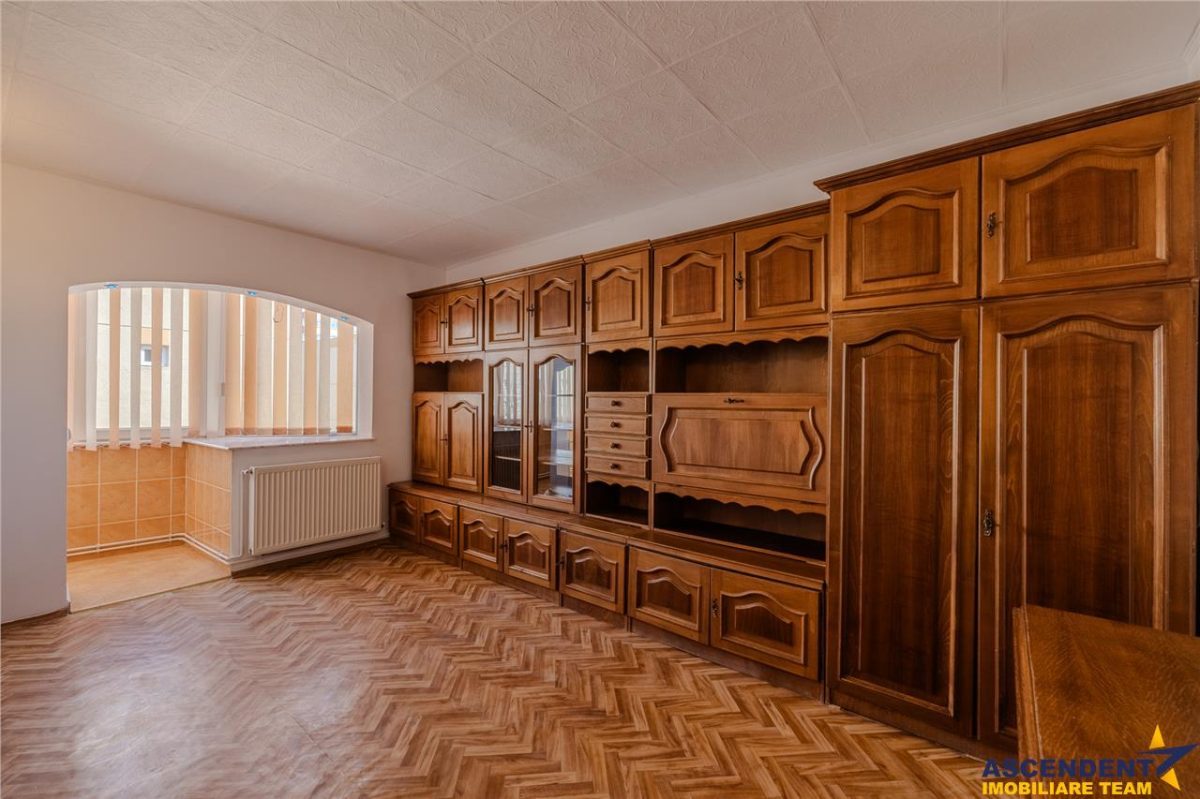 Decomandat, 2 camere, insorit, balcon, loc parcare, 2 boxe, Astra, Brasov. - foto 3