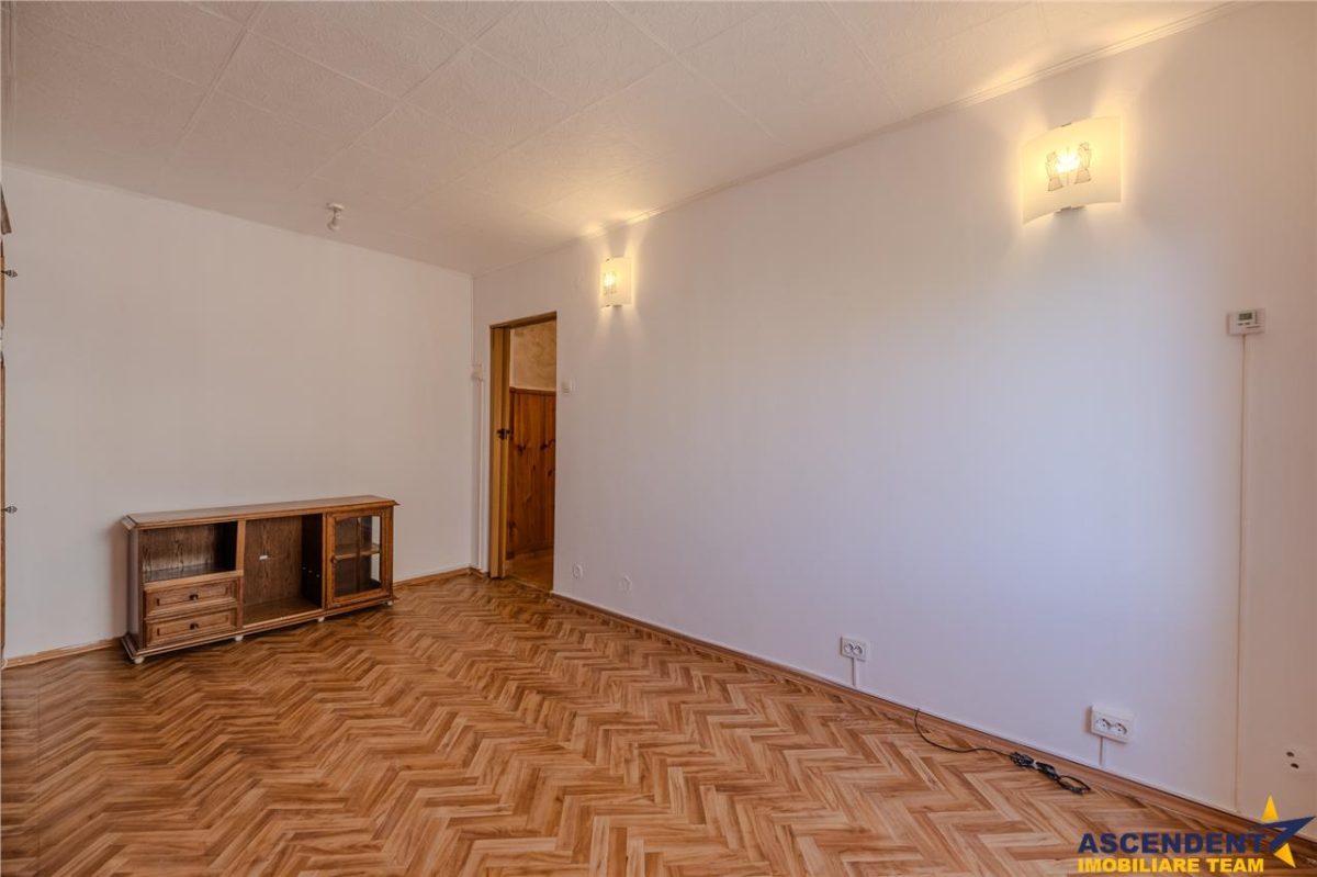 Decomandat, 2 camere, insorit, balcon, loc parcare, 2 boxe, Astra, Brasov. - foto 8