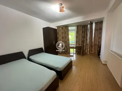 Apartament cu 3 camere, Centru - Iasi
