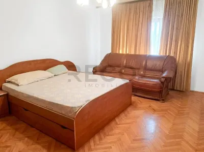 RECO Apartament cu 3 camere, decomandat, etaj1 in Balc - Balc