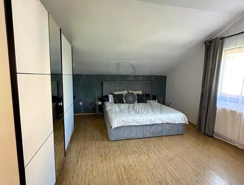 BUZIASULUI, CASA INDIVIDUALA, 2 DORMITOARE + CAMERA BIROU, 2 BAI DECOMANDATA - foto 5