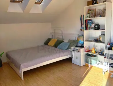 BUZIASULUI, CASA INDIVIDUALA, 2 DORMITOARE + CAMERA BIROU, 2 BAI DECOMANDATA - foto 6