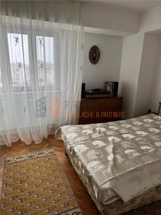 Apartament 3 camere cf 1 zona Centru - foto 5