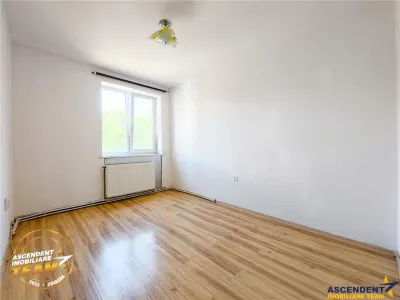 Decomandat pe 3 camere, locatie favorabila, Simeria, Sfantu Gheorghe - foto 4