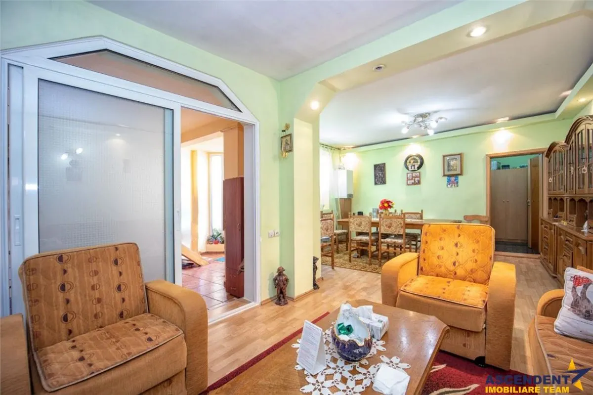 Pe incantare florala, casa cu 5 camere, curte individuala, Central, Brasov - foto 14